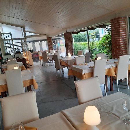 Locanda Della Luna Rossa Calosso Bagian luar foto