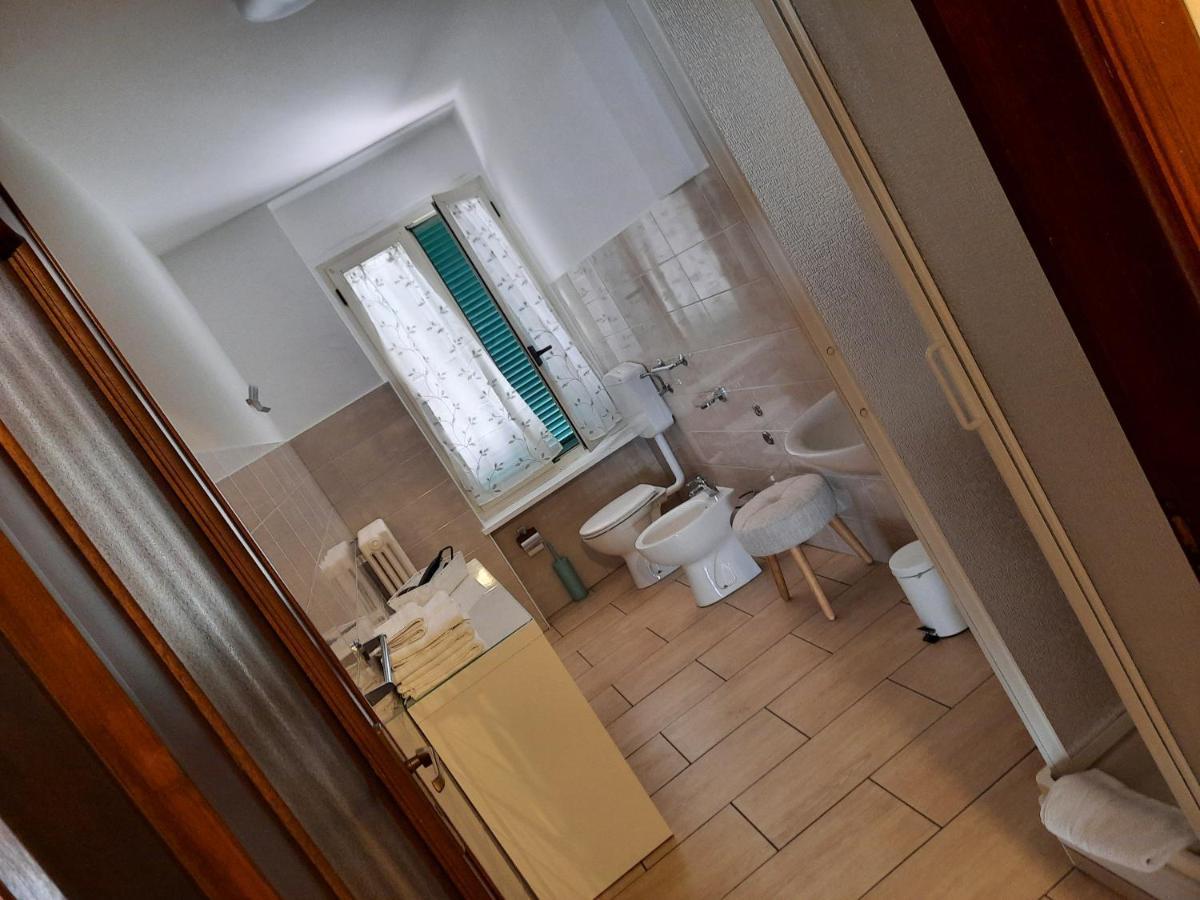 Locanda Della Luna Rossa Calosso Bagian luar foto