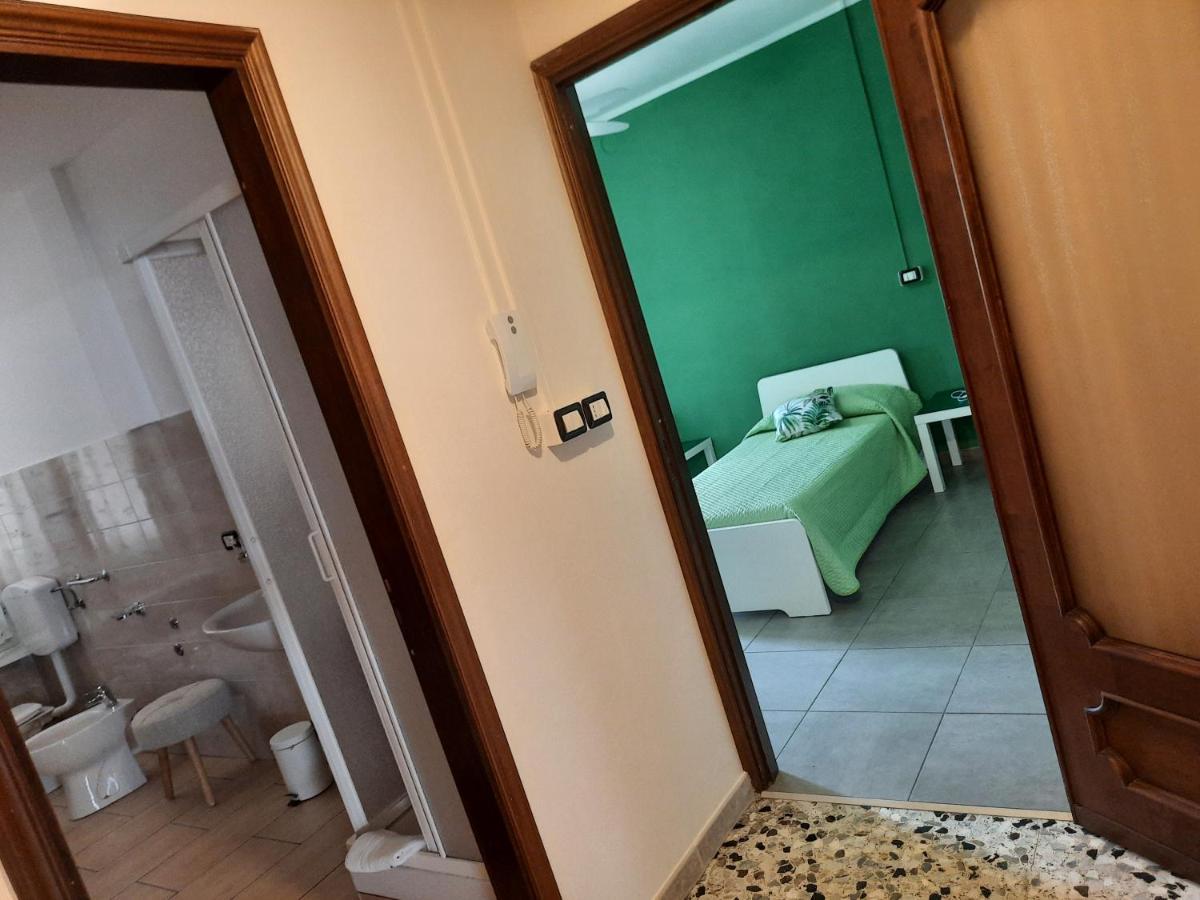 Locanda Della Luna Rossa Calosso Bagian luar foto