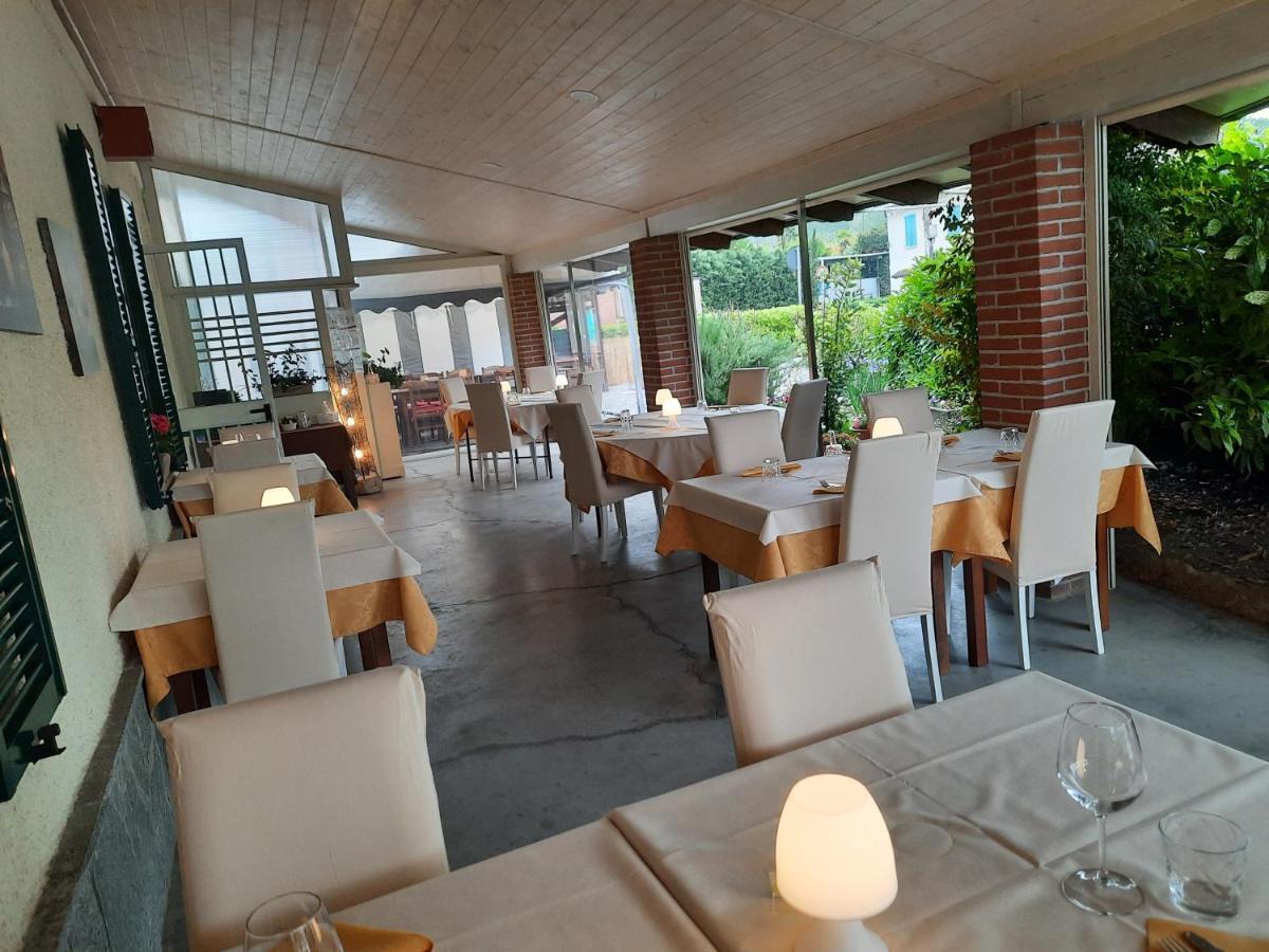Locanda Della Luna Rossa Calosso Bagian luar foto