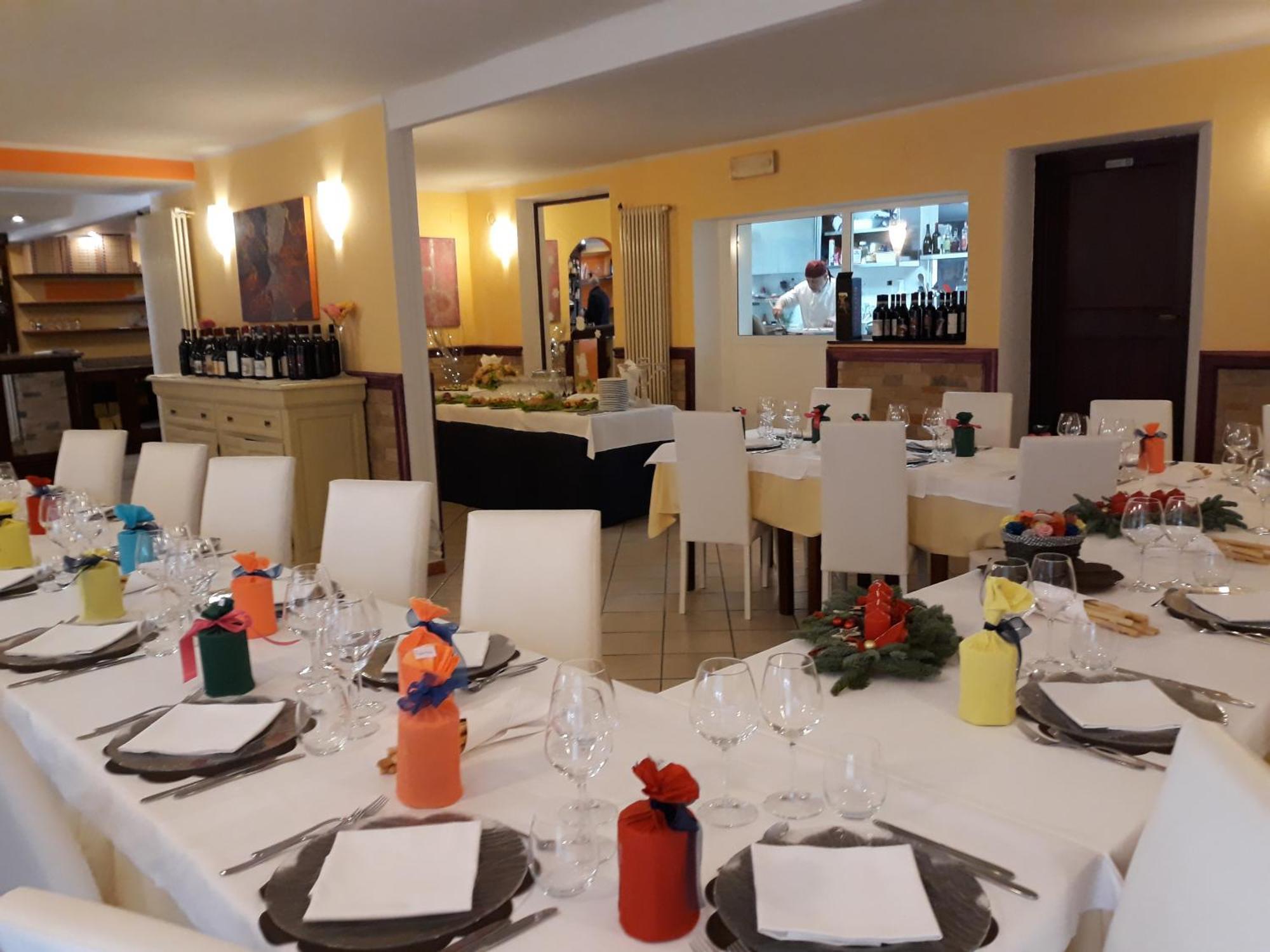 Locanda Della Luna Rossa Calosso Bagian luar foto