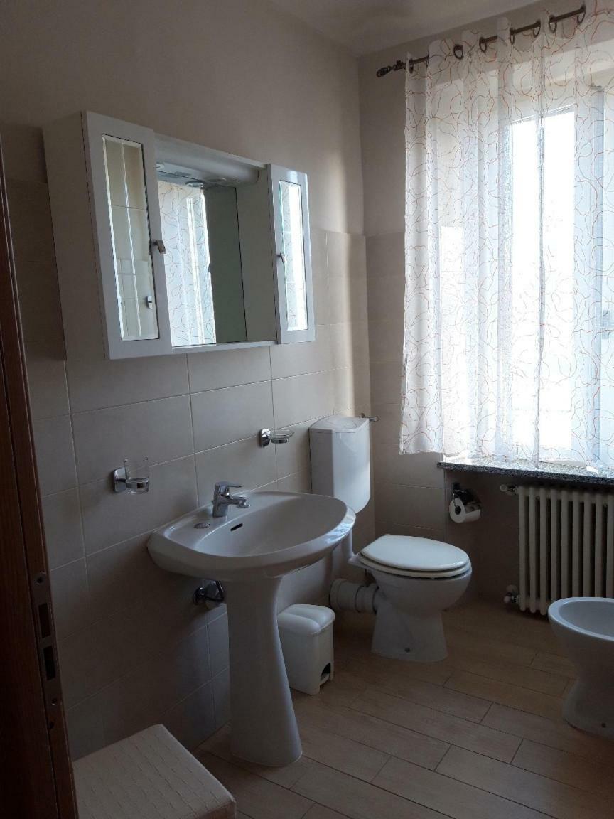 Locanda Della Luna Rossa Calosso Bagian luar foto