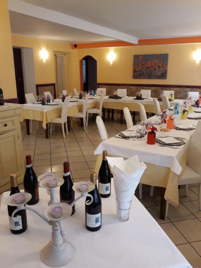 Locanda Della Luna Rossa Calosso Bagian luar foto